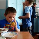 Бешеные наценки и некачественная еда: что изменилось в питании школьников после увеличения бюджета