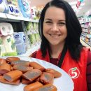Просрочены на 2 месяца – плевать! «Пятерочка» накормила россиянку сосисками «с рублёвки»