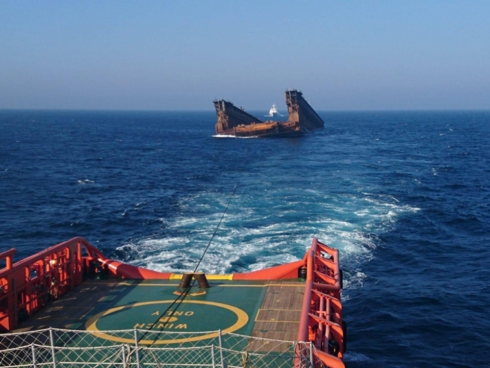 Плавучий док весом 6 тысяч тонн затонул в Японском море по пути в Корею
