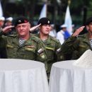 Во Владивостоке к приезду Путина и Ким Чен Ына солдатам постлали белые скатерти