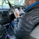 «Втыкает в телефон»: россиянин рассказал том, как водители такси «Максим» не соблюдают правила безопасности